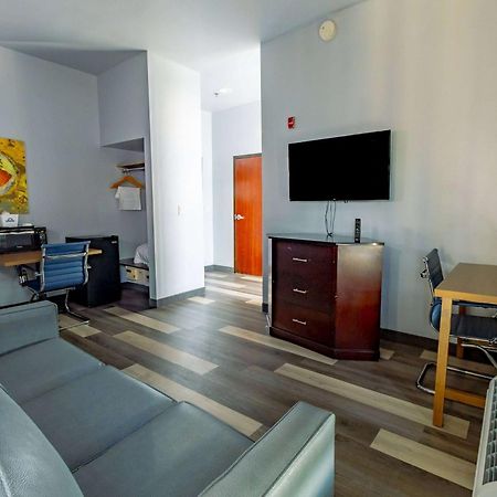 Days Inn & Suites By Wyndham Milwaukee Ngoại thất bức ảnh
