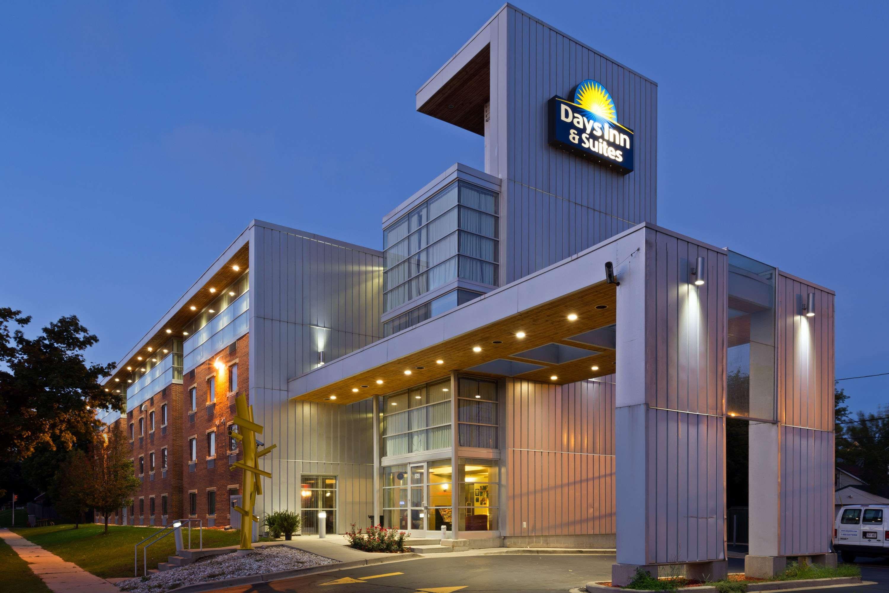 Days Inn & Suites By Wyndham Milwaukee Ngoại thất bức ảnh