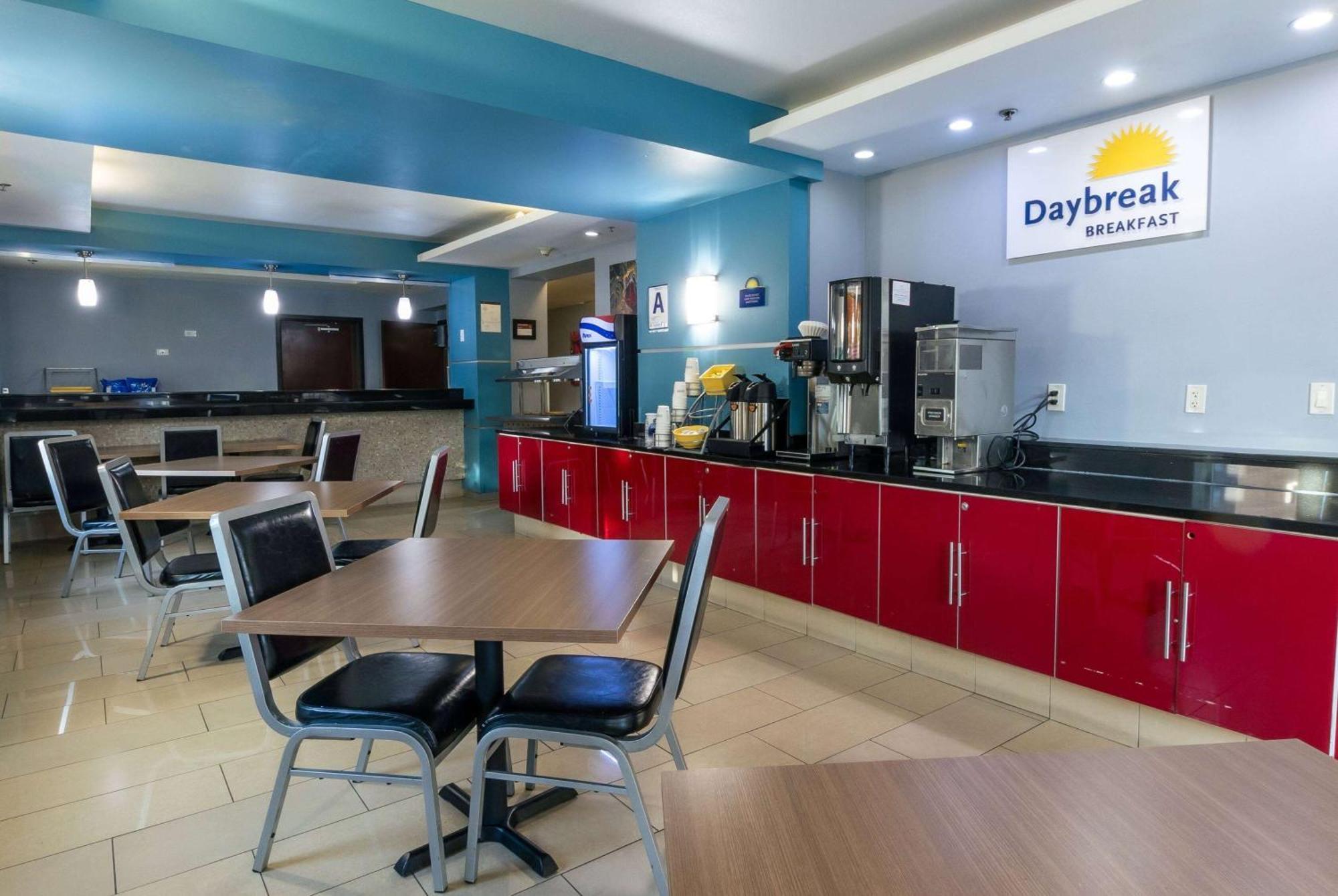 Days Inn & Suites By Wyndham Milwaukee Ngoại thất bức ảnh