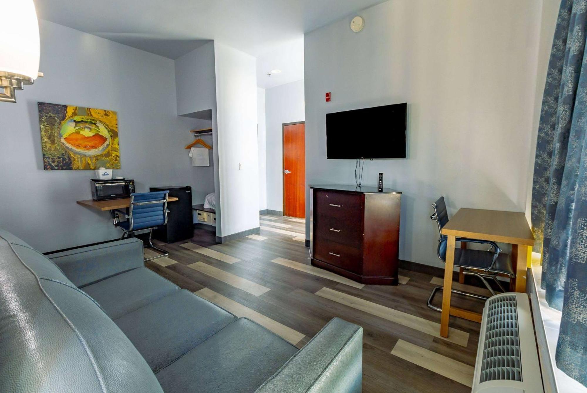 Days Inn & Suites By Wyndham Milwaukee Ngoại thất bức ảnh