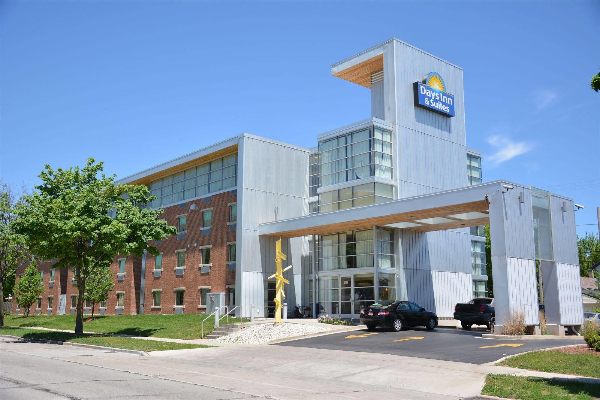 Days Inn & Suites By Wyndham Milwaukee Ngoại thất bức ảnh